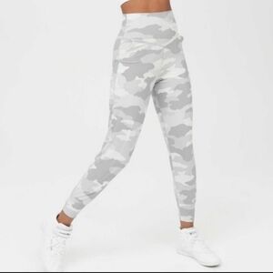 Aerie Offline Real Me Gray Camo Joggers Womens Size Small